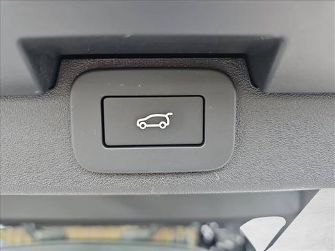 Used 2025 Land Rover Discovery S AWD/4WD image 15