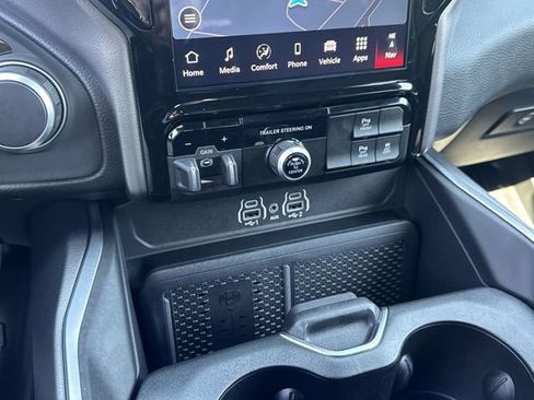 New 2026 RAM 1500 4x4 Crew Cab image 27