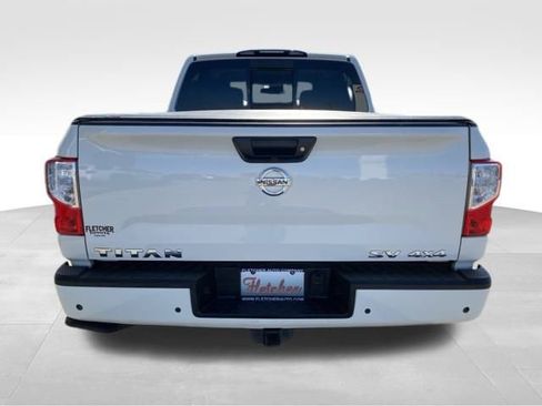 Used 2021 Nissan Titan SV w/ SV Convenience Package image 3