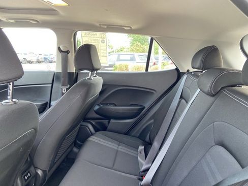Used 2025 Hyundai Venue SEL FWD image 17