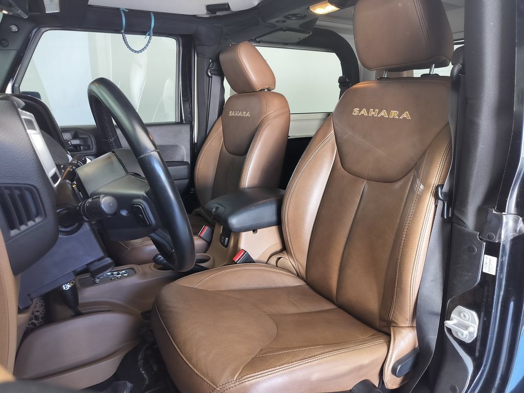Used 2015 Jeep Wrangler Sahara w/ Connectivity Group AWD/4WD image 8