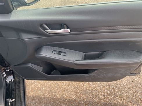 Used 2024 Nissan Altima 2.5 SV image 33