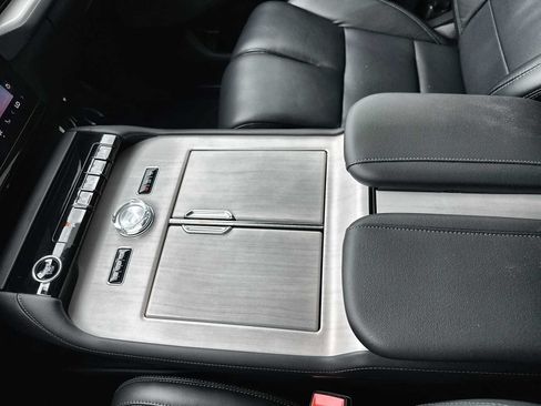 Used 2026 Lincoln Navigator Reserve AWD/4WD image 23