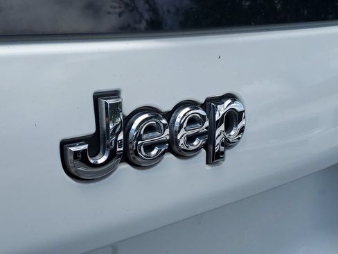 Used 2019 Jeep Cherokee Limited AWD/4WD image 8