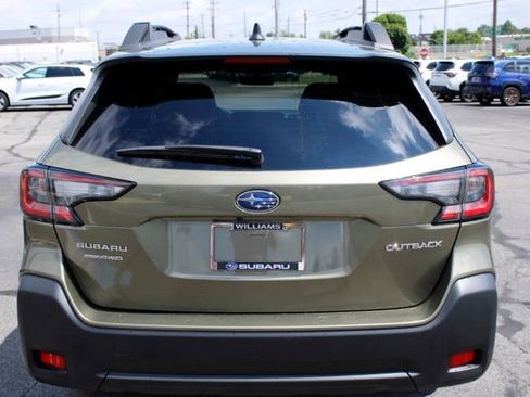 Used 2025 Subaru Outback Premium AWD/4WD image 4