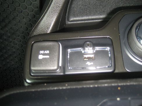 Used 2023 Jeep Renegade Latitude image 17