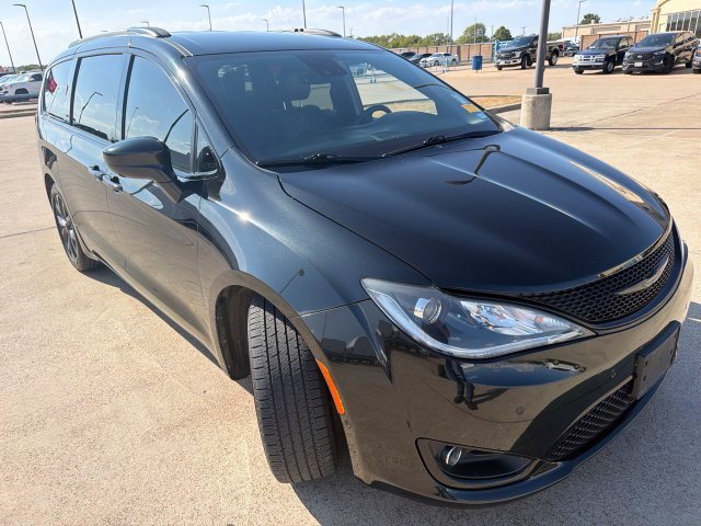 Used 2019 Chrysler Pacifica Touring-L Plus w/ Advanced Safetytec Group FWD image 19