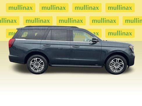 New 2026 Ford Expedition Active image 2