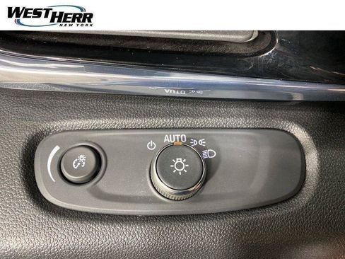 Used 2025 Buick Envista Sport Touring w/ Convenience II Package FWD image 42