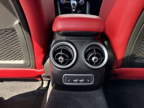 Used 2023 Alfa Romeo Giulia Veloce RWD image 18