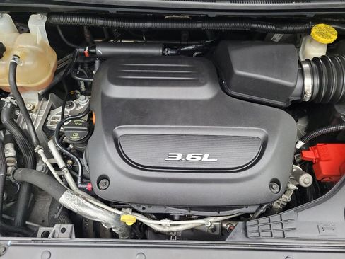 Used 2017 Chrysler Pacifica Touring-L w/ Tire & Wheel Group image 30