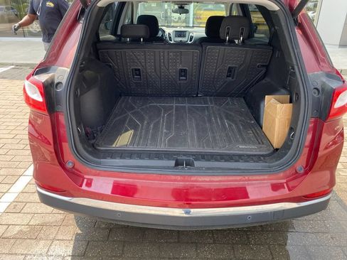 Used 2020 Chevrolet Equinox LT FWD image 18