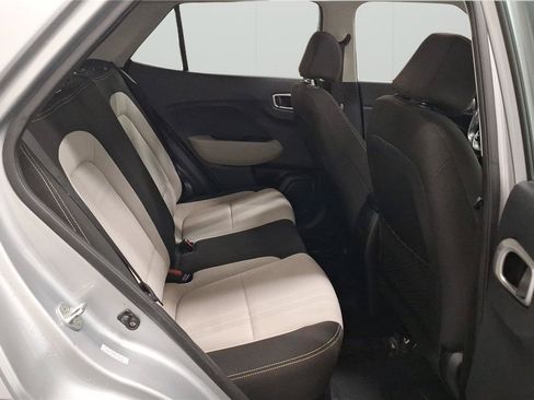 Used 2023 Hyundai Venue SEL FWD image 13