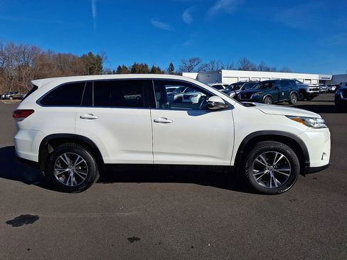 Used 2019 Toyota Highlander LE image 7