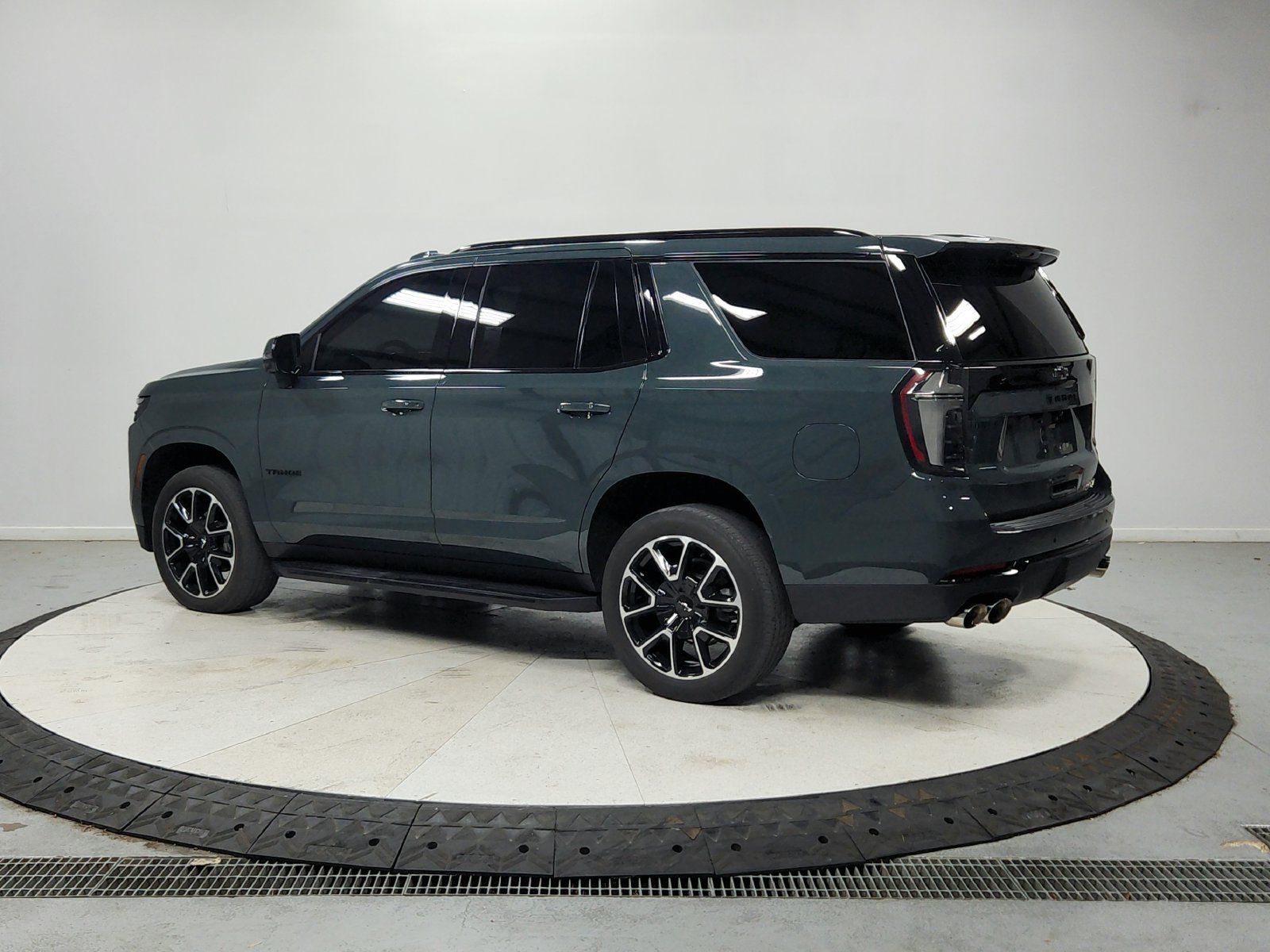 Used 2025 Chevrolet Tahoe RST RWD image 6