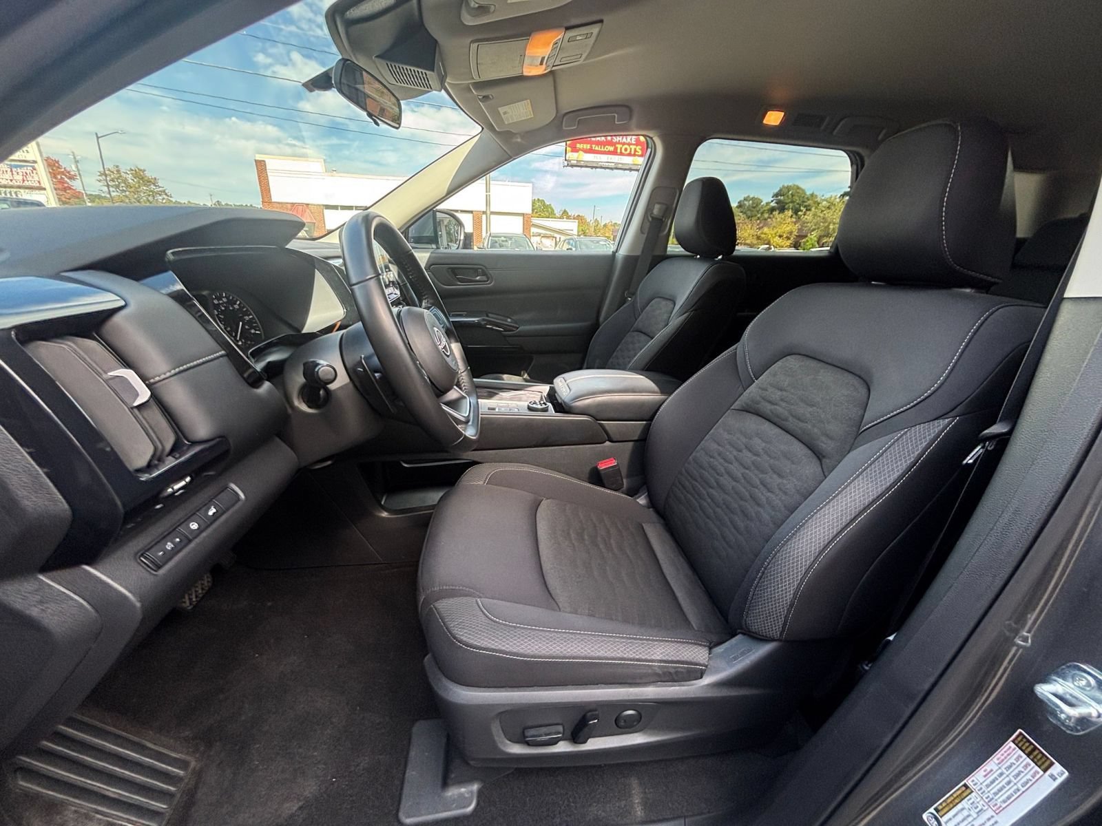Used 2025 Nissan Pathfinder SV AWD/4WD image 28