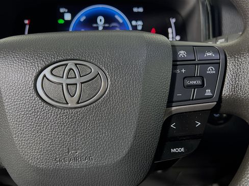 Used 2025 Toyota Camry LE w/ Convenience Package FWD image 20