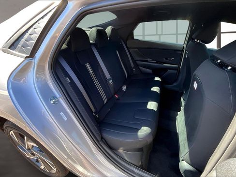 New 2025 Hyundai Elantra SEL image 10