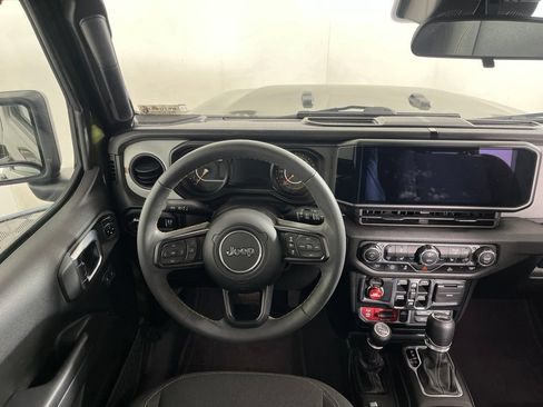 Used 2024 Jeep Wrangler Unlimited Sport AWD/4WD image 2