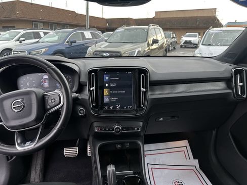 Used 2020 Volvo XC40 T5 R-Design image 9