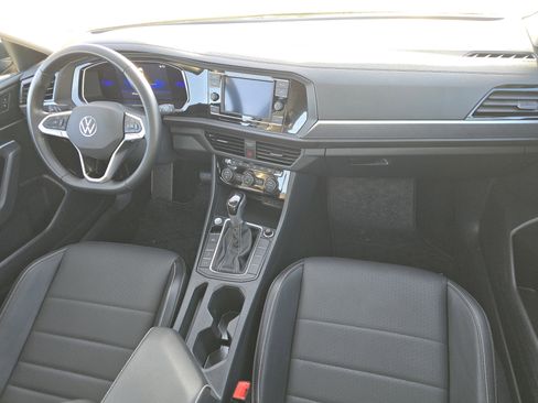 Certified 2023 Volkswagen Jetta SE w/ Panoramic Sunroof Package image 17