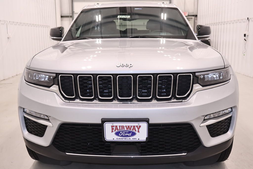 Used 2024 Jeep Grand Cherokee Limited AWD/4WD image 4