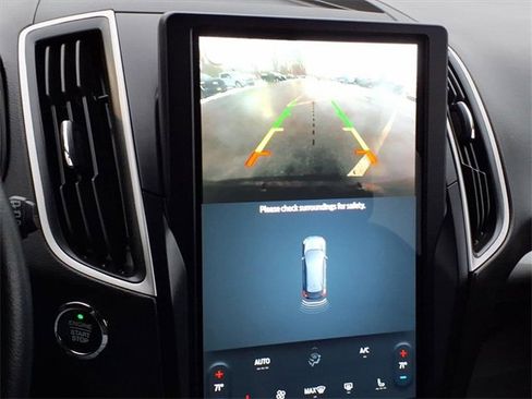 Used 2024 Ford Edge SEL image 17