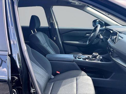 Certified 2026 Nissan Rogue SV AWD/4WD image 6
