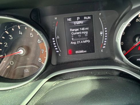 Used 2018 Jeep Compass Latitude w/ Cold Weather Group AWD/4WD image 4