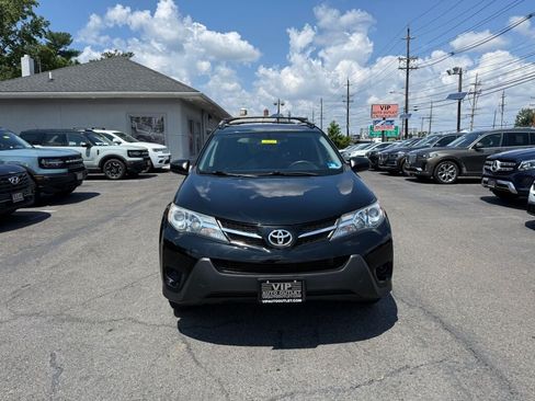 Used 2014 Toyota RAV4 LE AWD/4WD image 2