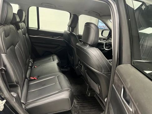 Used 2023 Jeep Grand Cherokee Limited image 54