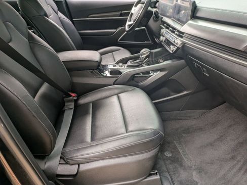 Used 2023 Kia Telluride LX image 37