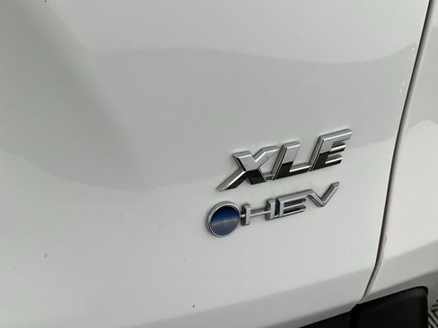 Used 2025 Toyota RAV4 XLE AWD/4WD image 28