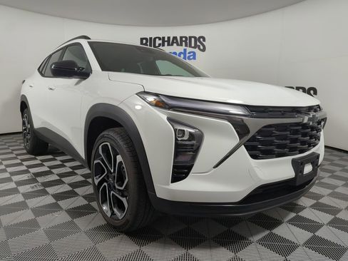 Used 2025 Chevrolet Trax RS w/ Driver Confidence Package image 6