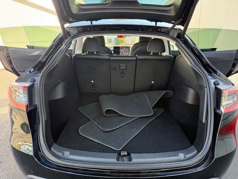 Used 2021 Tesla Model Y Long Range image 15