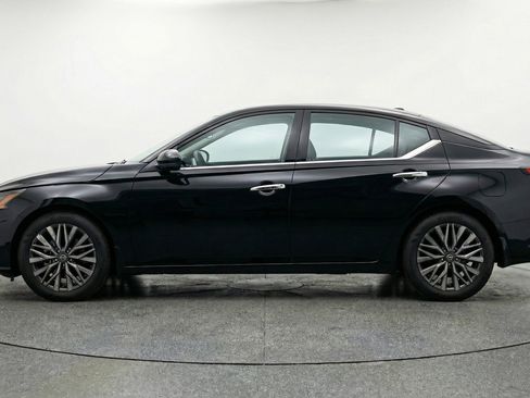 Used 2025 Nissan Altima 2.5 SV image 5