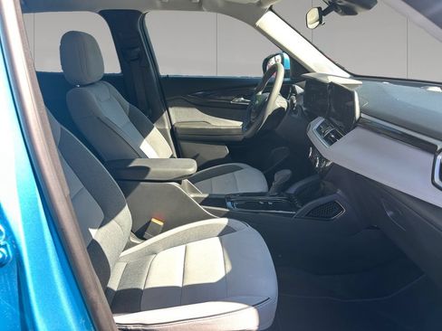 Used 2025 Chevrolet TrailBlazer LT AWD/4WD image 17
