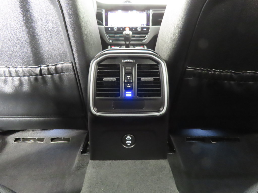 Certified 2026 Porsche Macan AWD/4WD image 31