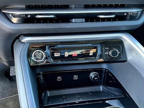 Used 2025 Audi Q5 Premium Plus w/ Premium Plus image 24