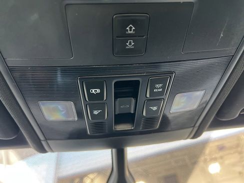 Used 2020 Volkswagen Atlas Cross Sport SE FWD image 38