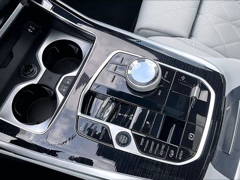 Used 2023 BMW X7 xDrive40i w/ Executive Package AWD/4WD image 25