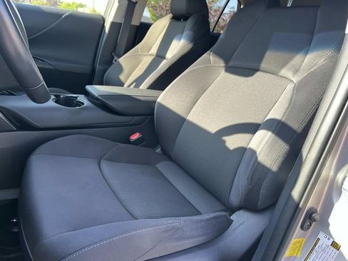 Used 2021 Toyota Venza LE image 33