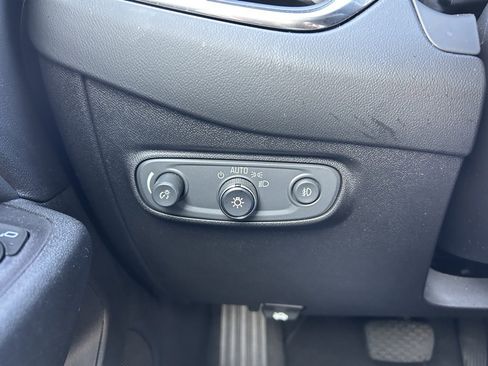 Used 2018 Chevrolet Equinox Premier image 47