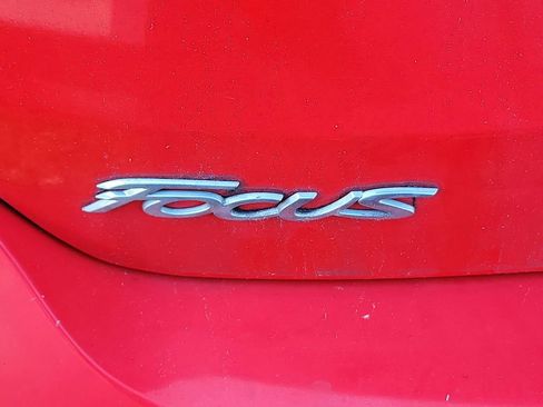 Used 2016 Ford Focus SE w/ Reverse Sensing Package image 11