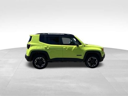 Used 2017 Jeep Renegade Trailhawk w/ Premium Trailhawk Package AWD/4WD image 8