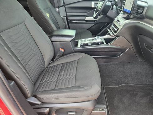 Used 2021 Ford Explorer XLT image 11