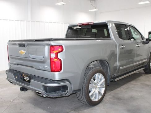 Used 2025 Chevrolet Silverado 1500 High Country w/ High Country Premium Package AWD/4WD image 9