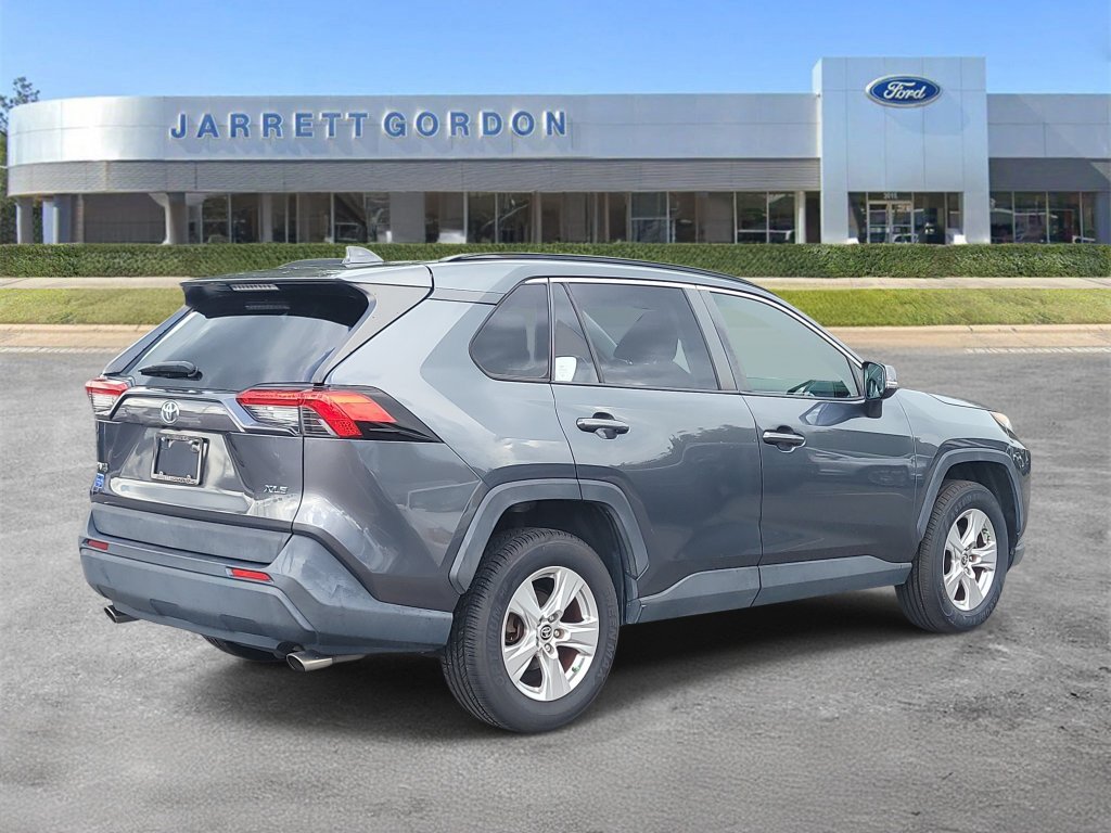 Used 2019 Toyota RAV4 XLE FWD image 4