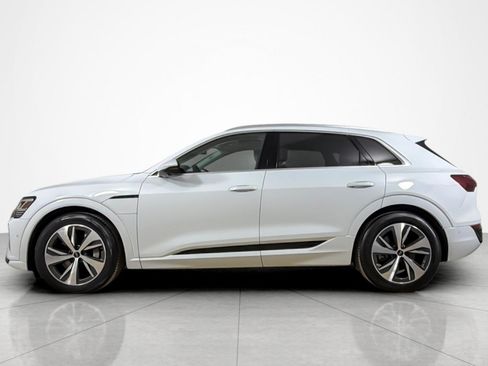 Used 2024 Audi Q8 e-tron Premium Plus AWD/4WD image 2