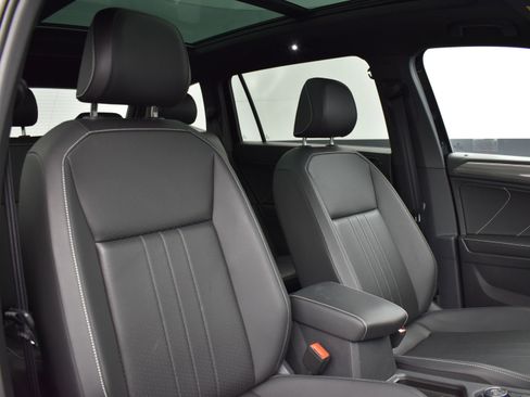 Used 2024 Volkswagen Tiguan SE R-Line image 18